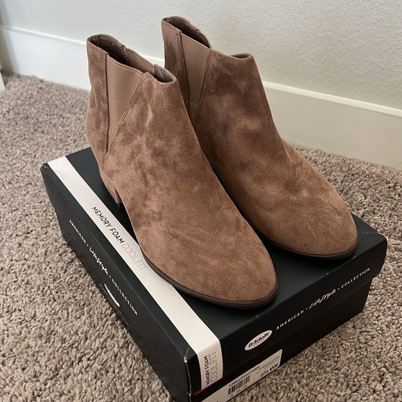 NWT Dr. Scholl's Stucco Suede Tan Short Booties - Picture 3 of 6